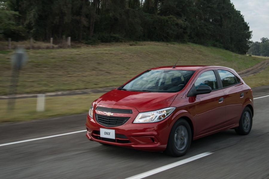  Chevrolet Onix Joy 2016 года  (фото 2 из 29)